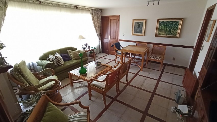 Estar con estufa a leña 01