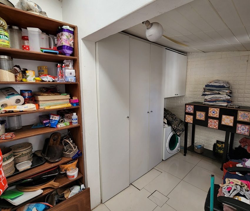 Cocina y lavadero o despensa (9)