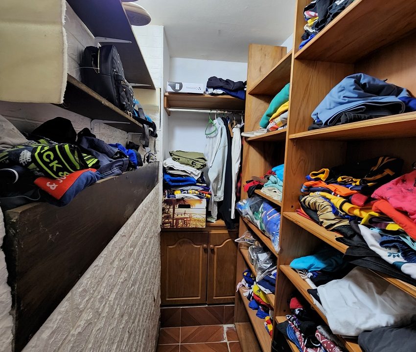 Escritorio con baño y vestidor (12)